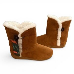 Suede Memory Foam and Faux Fur Slipper Boot - Size Women’s Small 7-8 (NWT)